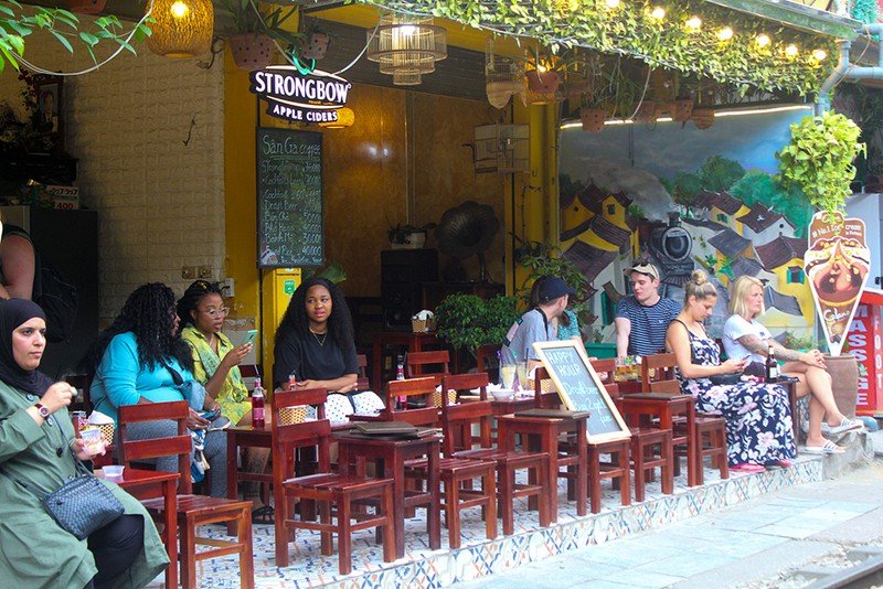 Du khách nước ngoài nói gì khi biết tin cà phê đường tàu bị 'xóa sổ'?