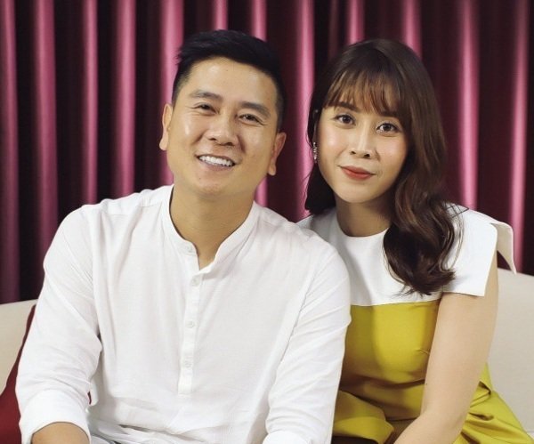 Trong một talkshow phát sóng gần đây, Hồ Hoài Anh và Lưu Hương Giang vẫn tình tứ xuất hiện cùng nhau. Lưu Hương Giang cũng không ngại nhắc tới Hồ Hoài Anh. Nữ ca sĩ kể: 