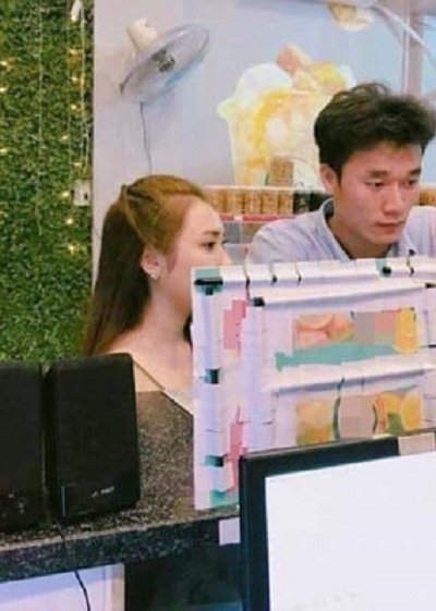  Trước đó, hồi giữa năm 2018, Bùi Tiến Dũng dính tin đồn tình cảm với Thanh Mèo (Lê Thị Thanh, sinh năm 1996).Tuy nhiên, cả hai được cho là đã chia tay vào tháng 7 năm nay khi không còn tương tác hay cùng bỏ theo dõi nhau trên mạng xã hội. 