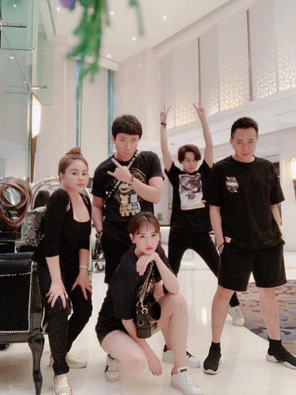 Vợ chồng Trấn Thành - Hari Won đi du lịch Thái Lan cùng Lê Giang, Anh Đức. 