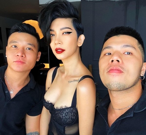 Siêu mẫu Xuân Lan vướng nghi vấn nâng ngực khi khoe ảnh và clip với vòng một đầy đặn bất ngờ. 