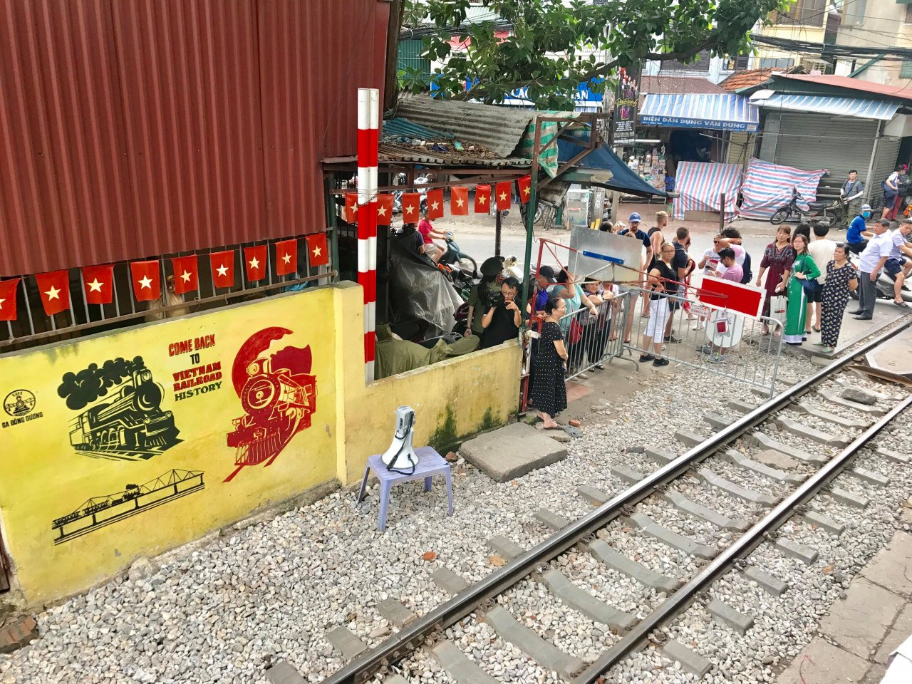 khai-tu-ca-phe-duong-tau-khach-du-den-roi-quay-ve