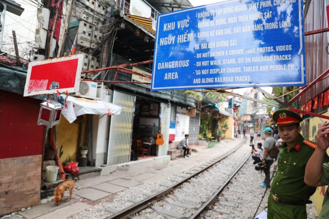 khai-tu-ca-phe-duong-tau-khach-du-den-roi-quay-ve