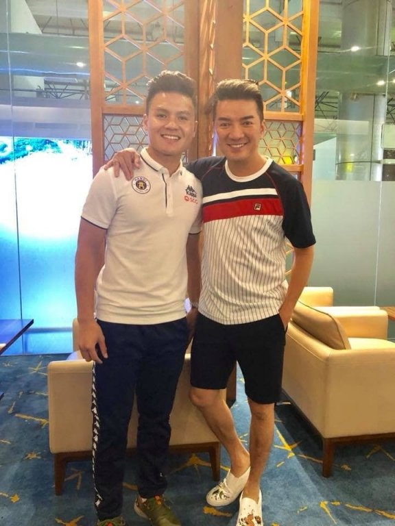 Trong trận đấu vòng loại World Cup 2022, Quang Hải ghi bàn thắng ấn định tỷ số 1-0 với ĐT Malaysia. Đăng tải hình ảnh chụp chung với Quang Hải, Đàm Vĩnh Hưng cho biết: