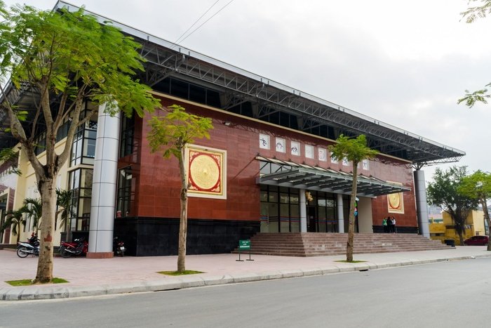 Nhà tập luyện và thi đấu đa năng.
