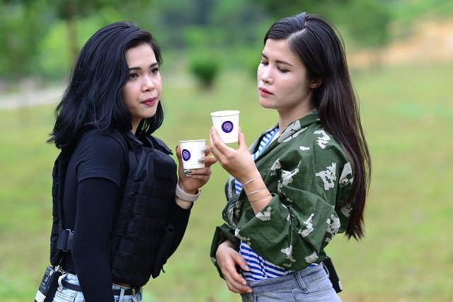 Xuất hiện trong chương trình bắn súng ở Việt Nam, 2 hotgirl người Nga gây sốt