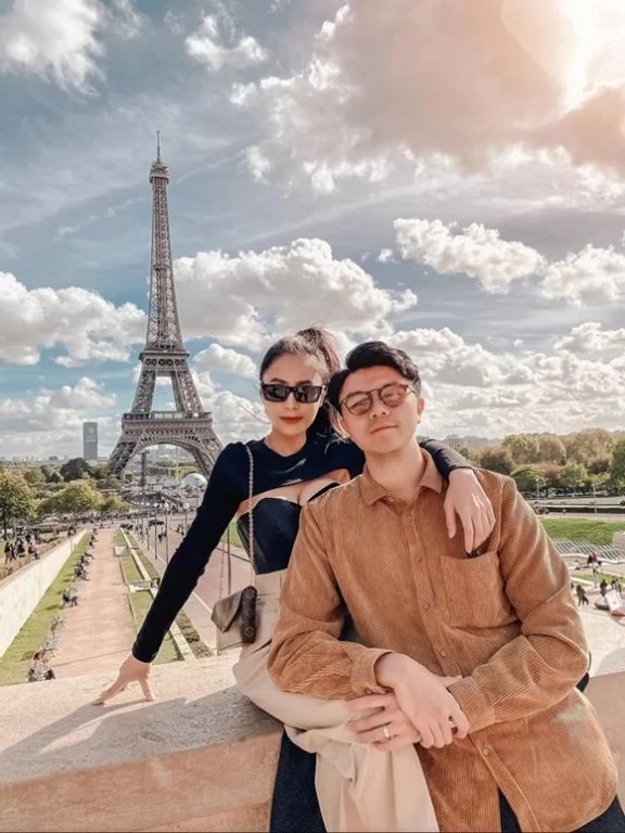 Ca nương Kiều Anh cùng ông xã sang Pháp hẹn hò. Cả hai đã kết hôn gần 4 năm nhưng khiến nhiều người ghen tỵ bởi lúc nào cũng ngọt ngào như mới cưới.
