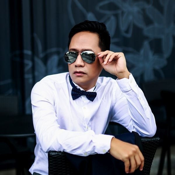 Duy Mạnh chia sẻ quan điểm về việc ca sĩ Mỹ mặc áo dài nhưng không mặc quần:
