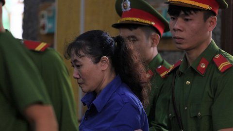 Cựu PGĐ Sở GD-ĐT Sơn La phản đối cáo trạng, khăng khăng nói chỉ nhờ xem điểm