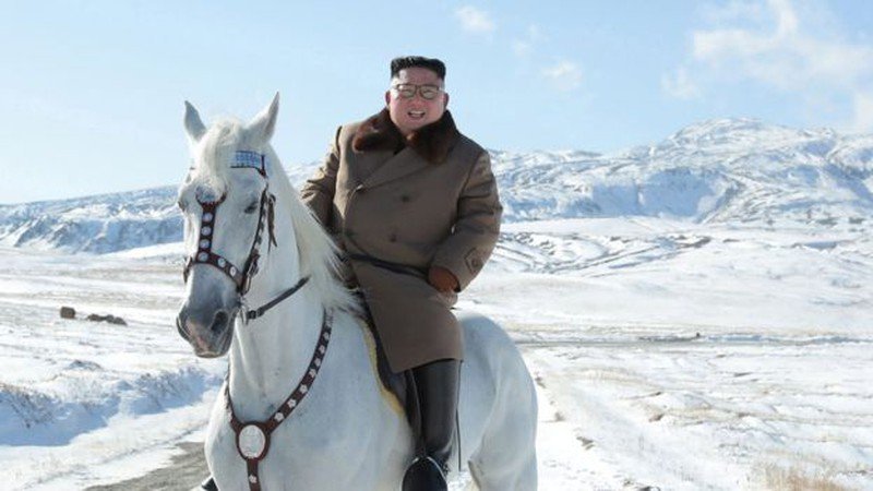 ong-kim-jong-un-cuoi-bach-ma-tren-nui-paektu