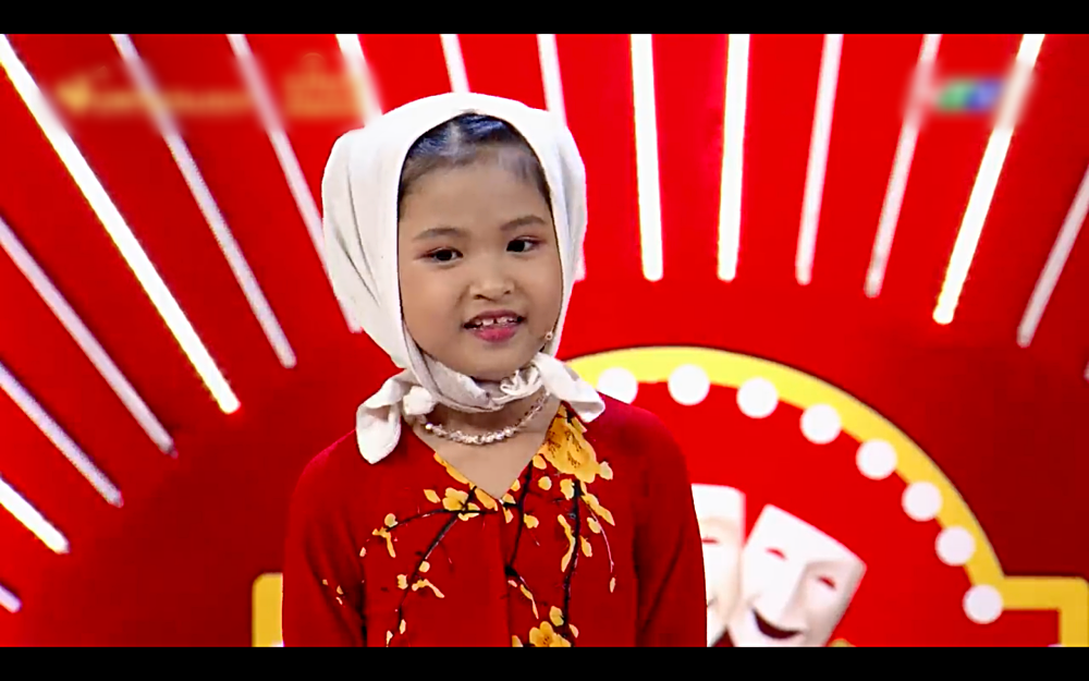 co-be-7-tuoi-rinh-ve-giai-thuong-khi-mang-ngo-kien-huy-xoi-xa