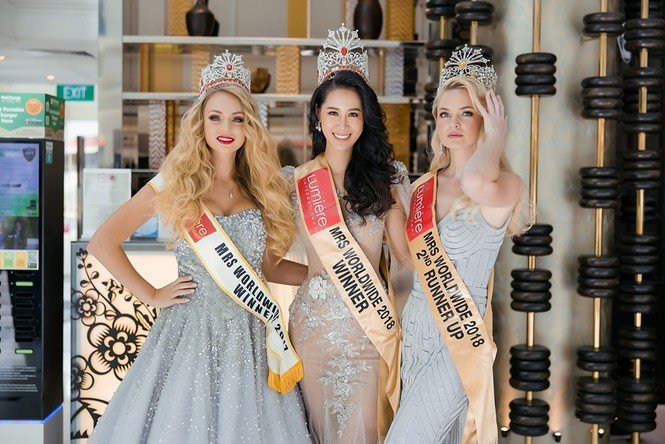 Dương Thuỳ Linh nóng bỏng với bikini, trao lại vương miện cho người kế nhiệm