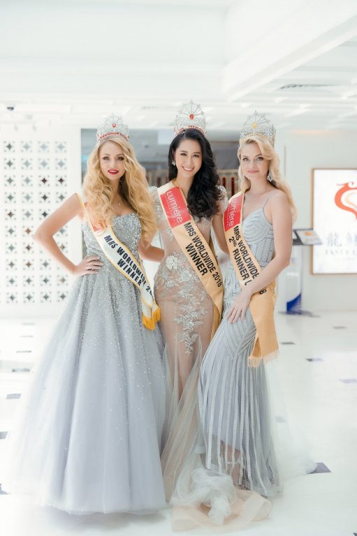 Dương Thuỳ Linh nóng bỏng với bikini, trao lại vương miện cho người kế nhiệm