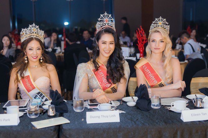 Dương Thuỳ Linh nóng bỏng với bikini, trao lại vương miện cho người kế nhiệm