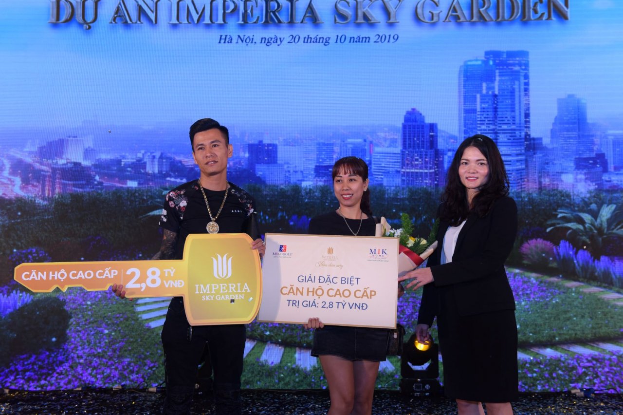 vo-oa-cam-xuc-trong-ngay-dai-le-tri-an-du-an-imperia-sky-garden