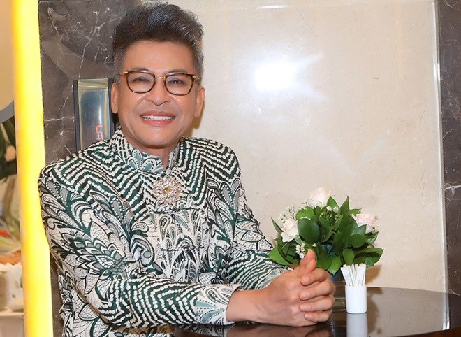 Thanh Bạch vẫn vui vẻ giữa bão scandal. 