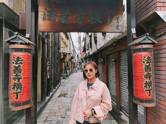 Sau khi bị chỉ trích dùng chuyện kết hôn để PR sản phẩm mới, Văn Mai Hương vẫn bình thản, vui vẻ đi du lịch Nhật Bản.