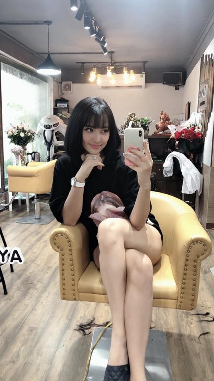Hồng Quế khoe kiểu tóc mới, được khen trẻ trung như nữ sinh. 