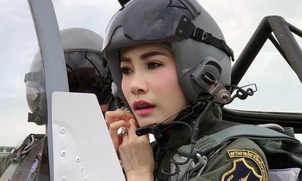 Loạt ảnh hiếm về binh nghiệp Hoàng quý phi Thái Lan vừa bị phế truất