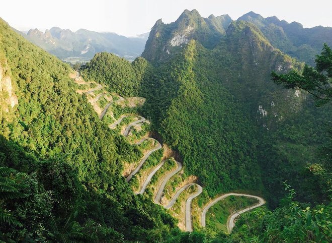 Uốn lượn 14 tầng cao vút, đến hội phượt thủ lâu năm cũng phải dè chừng