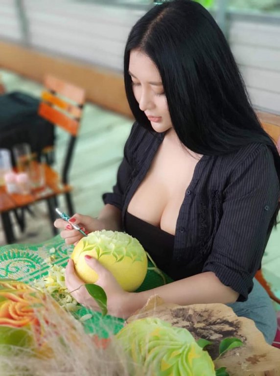 pong-kyubi-nguoi-mau-co-tinh-lo-nguc-o-vietnam-motor-show-2019-la-ai