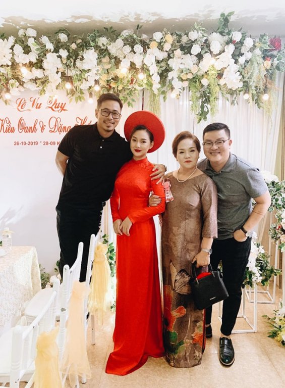 Vợ cố diễn viên Duy Nhân lên xe hoa sau 4 năm chịu tang chồng