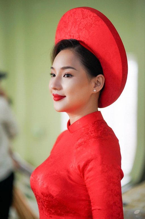 Kiều Oanh khóc khi bị chỉ trích cưới chạy bầu