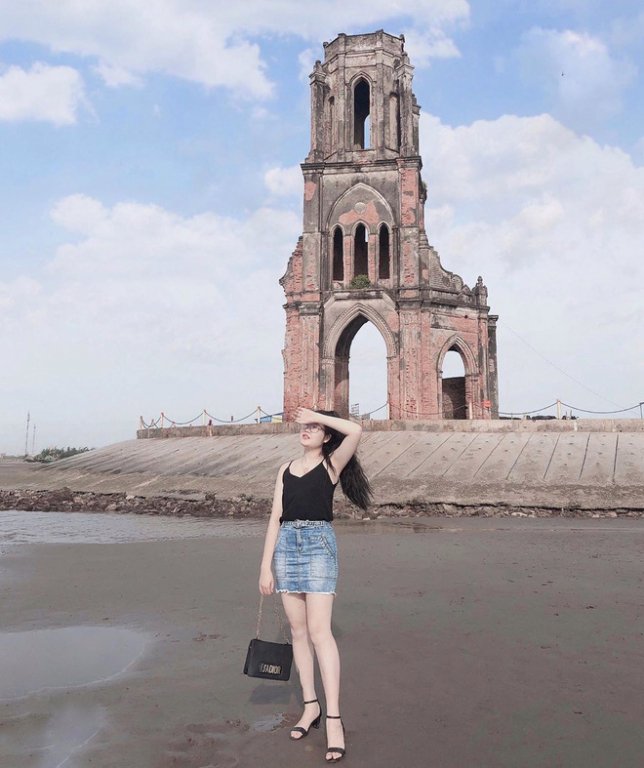 Sửng sốt trước nhà thờ được dân mạng ca tụng là “tháp nghiêng Pisa” phiên bản Việt