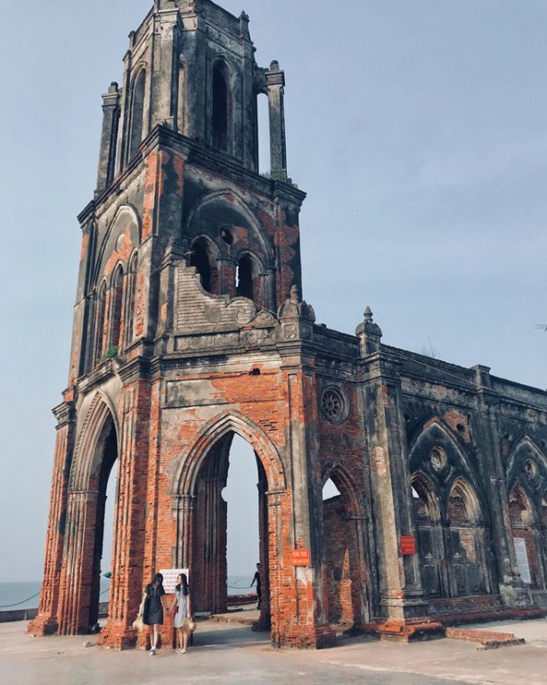 Sửng sốt trước nhà thờ được dân mạng ca tụng là “tháp nghiêng Pisa” phiên bản Việt