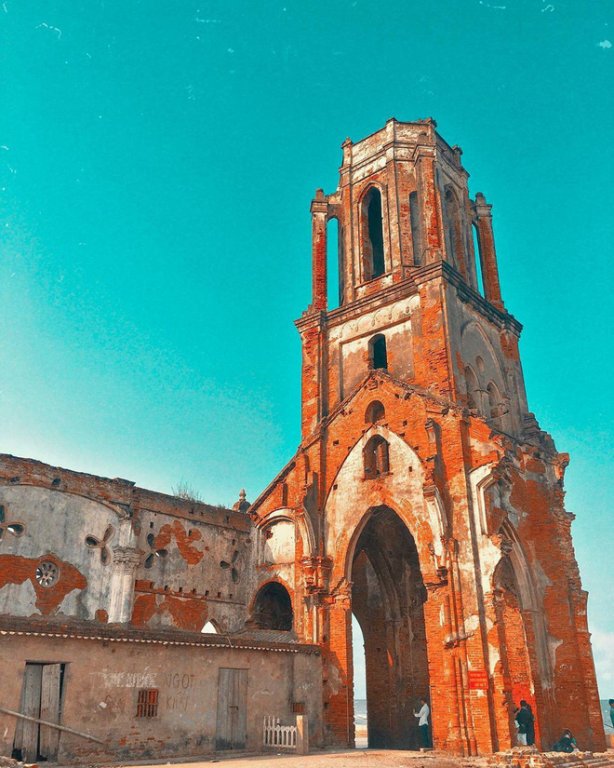 Sửng sốt trước nhà thờ được dân mạng ca tụng là “tháp nghiêng Pisa” phiên bản Việt