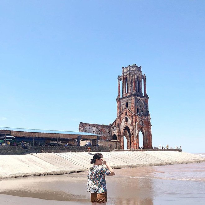 Sửng sốt trước nhà thờ được dân mạng ca tụng là “tháp nghiêng Pisa” phiên bản Việt