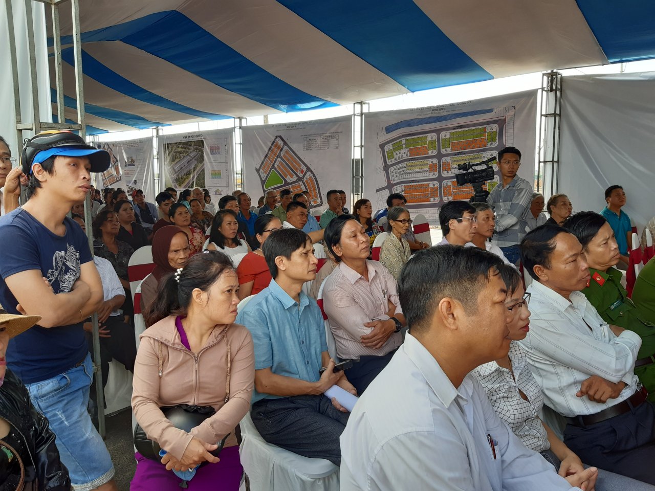 nguoi-dan-song-treo-tren-thuong-thanh-cung-chu-tich-tinh-di-xem-khu-tai-dinh-cu