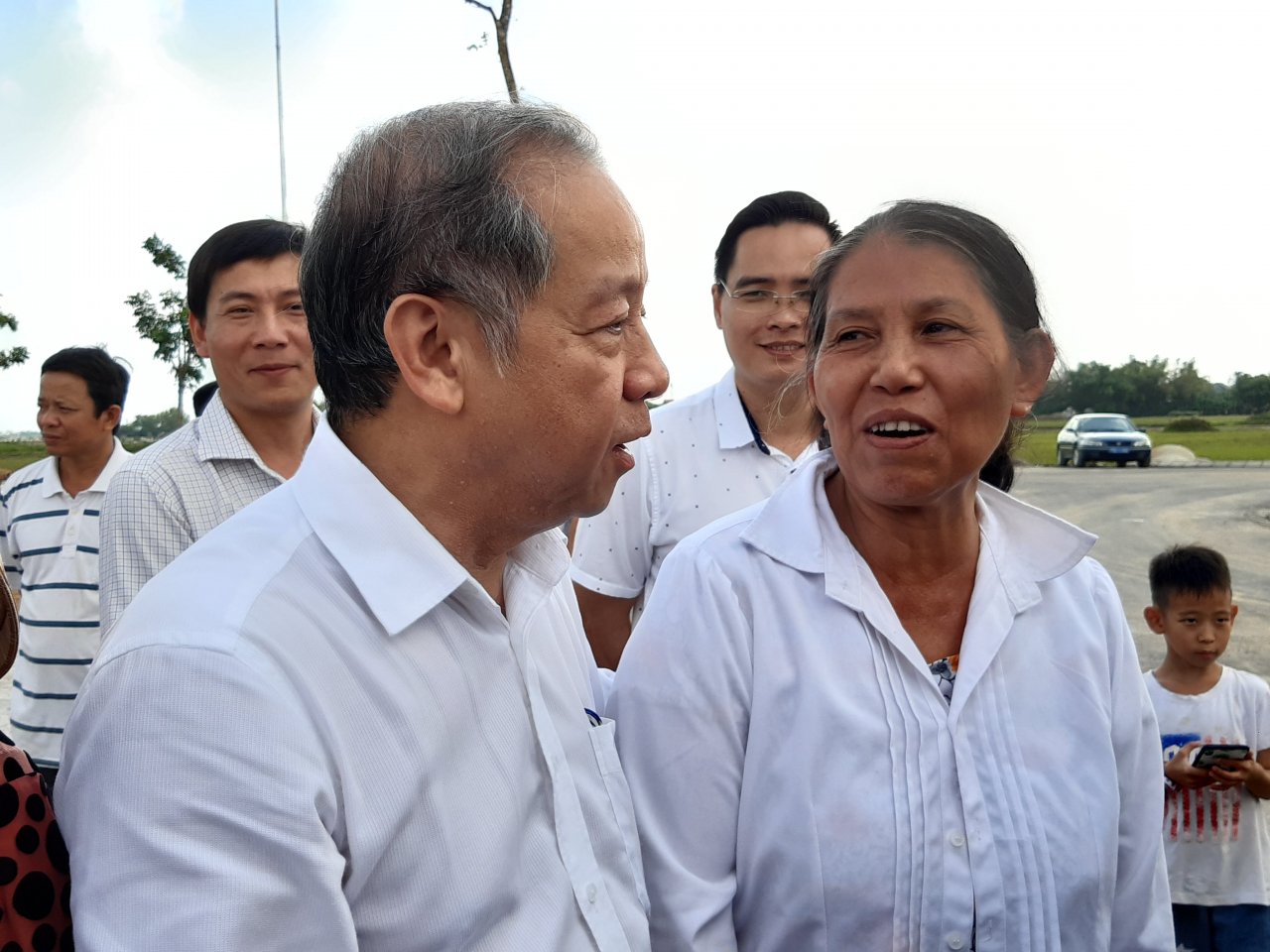 nguoi-dan-song-treo-tren-thuong-thanh-cung-chu-tich-tinh-di-xem-khu-tai-dinh-cu