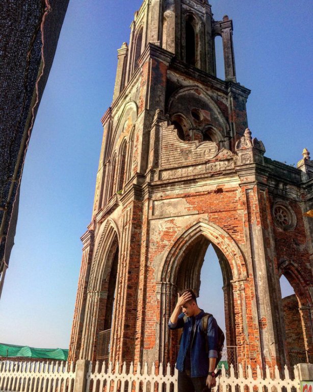 Sửng sốt trước nhà thờ được dân mạng ca tụng là “tháp nghiêng Pisa” phiên bản Việt