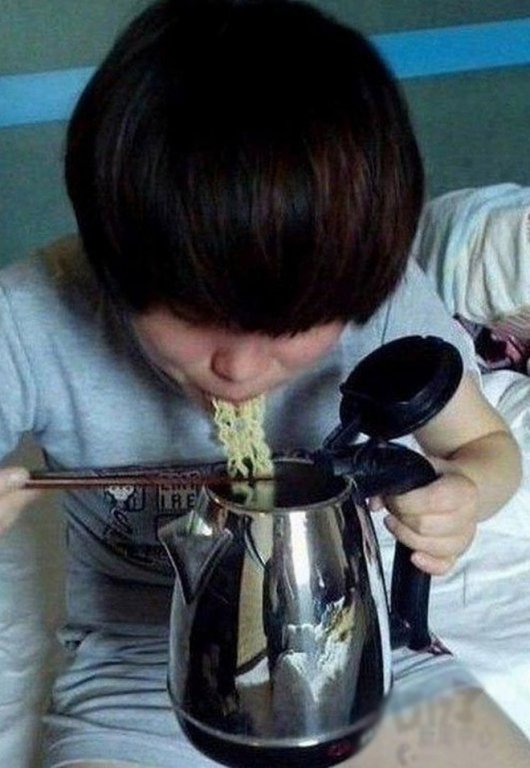 Đố tìm được ai sáng tạo hơn cư dân mạng Việt: mỗi cái chuyện ăn mì mà cũng nghĩ ra 7749 kiểu từ giản dị cho đến 