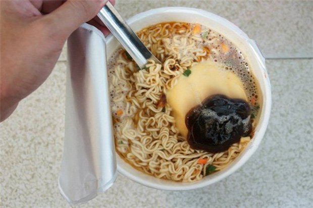 Đố tìm được ai sáng tạo hơn cư dân mạng Việt: mỗi cái chuyện ăn mì mà cũng nghĩ ra 7749 kiểu từ giản dị cho đến 