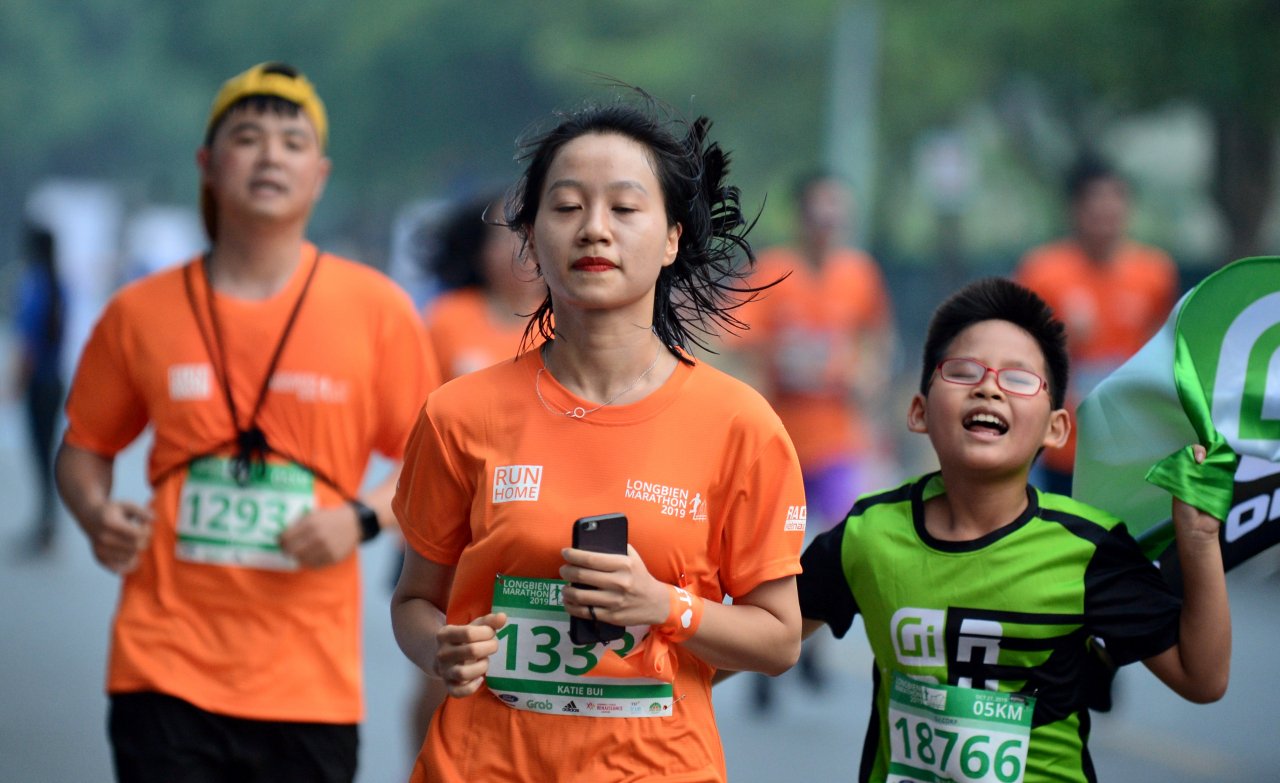 nhung-hinh-anh-an-tuong-nhat-tai-longbien-marathon-2019