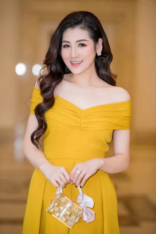 Á hậu Tú Anh chia sẻ về cuộc sống bên nhà chồng:
