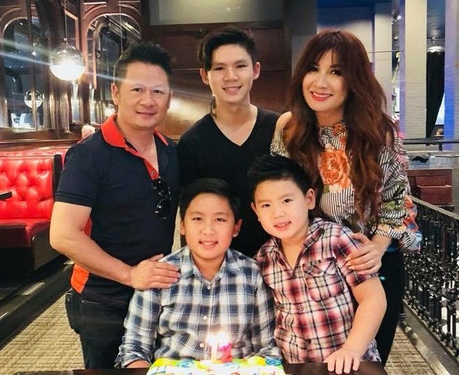 Trizzie Phương Trinh vừa chia sẻ đã tìm được bạn trai mới sau 6 năm ly hôn Bằng Kiều. Ngay lập tức, nam ca sĩ cũng gửi lời chúc mừng vợ cũ trên trang cá nhân: