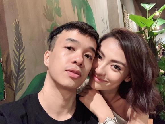 Hồng Quế công khai bạn trai hồi cuối tháng 8 vừa qua. Được biết, anh chàng tên Phạm Tuấn Việt, từng trải qua một lần đổ vỡ hôn nhân và có con riêng.