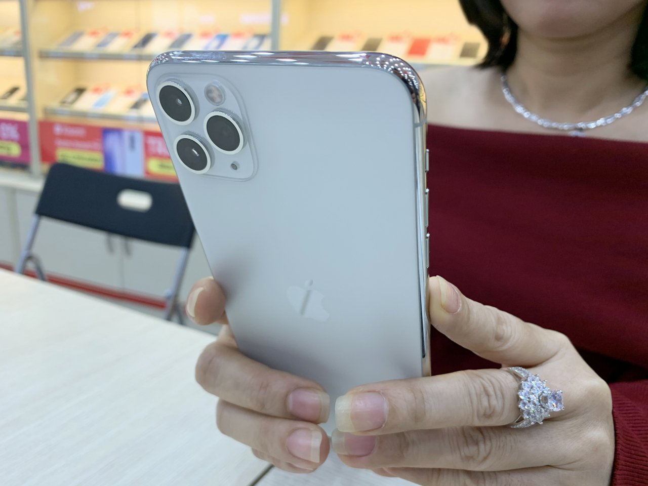 'Đập hộp' series iPhone 11 chính hãng Việt Nam