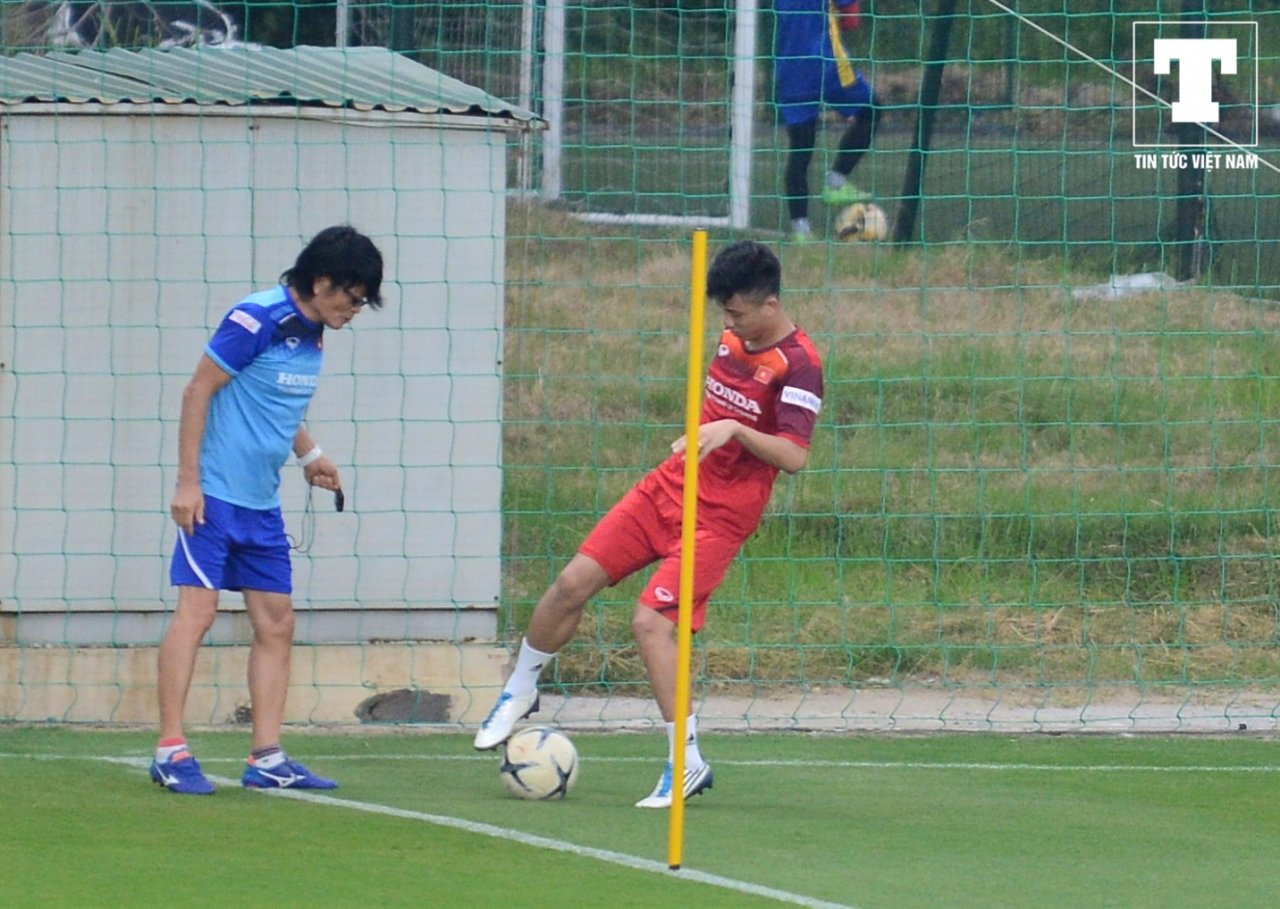 phan-van-duc-bi-thay-park-danh-yeu-vi-de-mong-tay-tap-luyen