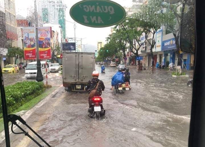 da-nang-ngap-nang-sau-con-mua-lon