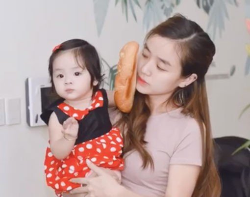 Vợ Hoài Lâm lần đầu lên tiếng khi bị chỉ trích coi chồng như cây ATM