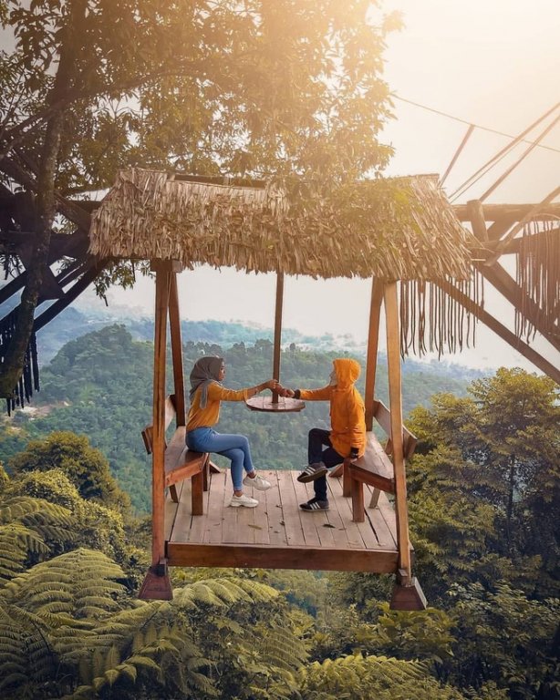 Độc nhất Indonesia quán cafe lửng lơ trên cây không dành cho hội yếu tim, dân mạng đua nhau check-in ầm ầm trên Instagram