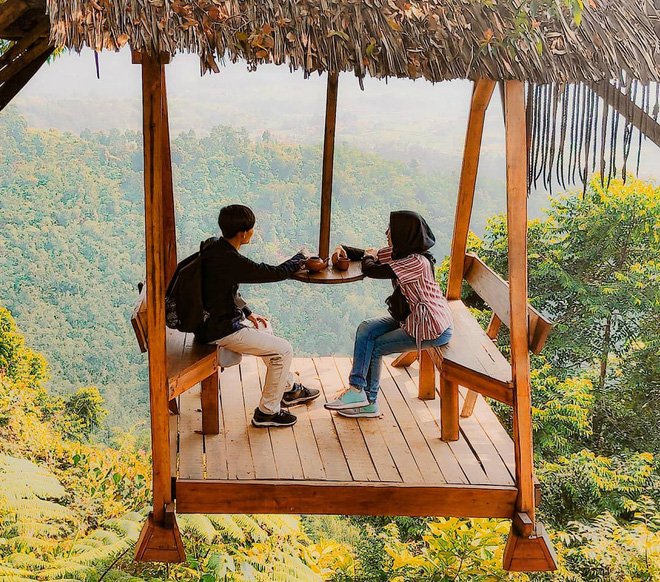 Độc nhất Indonesia quán cafe lửng lơ trên cây không dành cho hội yếu tim, dân mạng đua nhau check-in ầm ầm trên Instagram