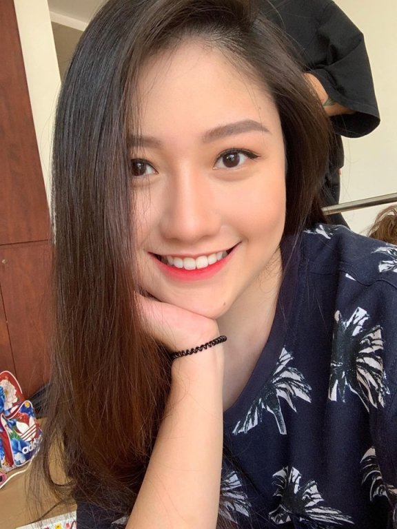 Cộng đồng mạng cũng dành nhiều lời khen về nhan sắc trẻ trung, tươi sáng của em gái Trấn Thành. 