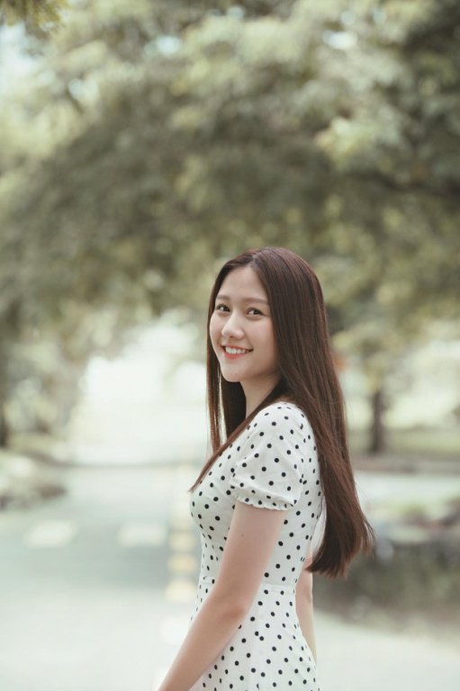Em gái 9x của Trấn Thành từng thi vào Đại học Sân khấu Điện ảnh TP.HCM. Tuy nhiên, không lâu sau đó, Huỳnh Ân chuyển sang học Đại học RMIT. Dù vậy, cô vẫn trau dồi khả năng diễn xuất khi theo học tại sân khấu kịch của nghệ sĩ Minh Nhí.