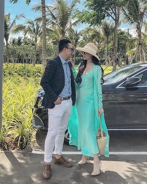 Băng Di vừa chia sẻ hình ảnh hạnh phúc cùng bạn trai nhân kỷ niệm 3 năm yêu nhau. Người đẹp gửi lời cảm ơn tới người yêu vì đã luôn bên cô trong suốt thời gian qua.