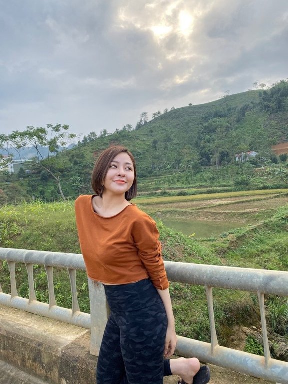 hot-girl-tram-anh-khoe-voc-dang-thon-gon-sau-khi-vua-bi-che-vong-eo-ngan-mo